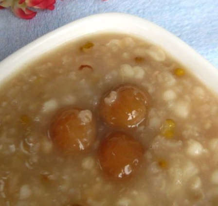 蓮子綠豆粥的營(yíng)養(yǎng)做法,夏季的消暑粥