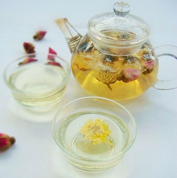 白頭發(fā)吃什么好,食療巧治三種白頭發(fā)